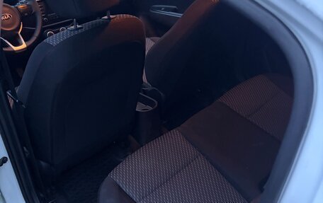 KIA Rio IV, 2017 год, 1 100 000 рублей, 6 фотография
