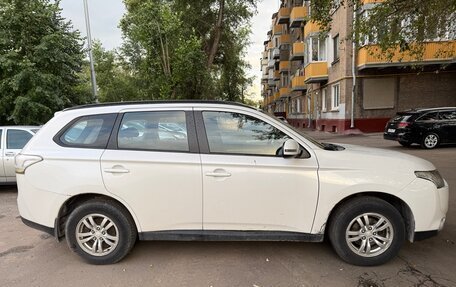 Mitsubishi Outlander III рестайлинг 3, 2012 год, 945 000 рублей, 2 фотография