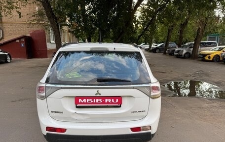 Mitsubishi Outlander III рестайлинг 3, 2012 год, 945 000 рублей, 3 фотография