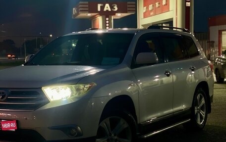 Toyota Highlander III, 2013 год, 2 000 000 рублей, 1 фотография