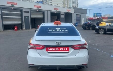 Toyota Camry, 2020 год, 1 870 000 рублей, 2 фотография
