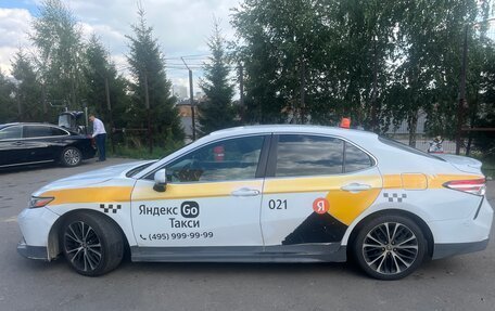 Toyota Camry, 2020 год, 1 870 000 рублей, 5 фотография