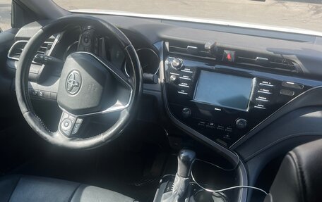 Toyota Camry, 2020 год, 1 870 000 рублей, 8 фотография