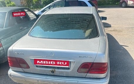 Mercedes-Benz E-Класс, 1997 год, 145 000 рублей, 2 фотография