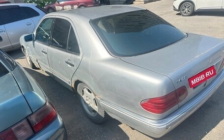 Mercedes-Benz E-Класс, 1997 год, 145 000 рублей, 3 фотография