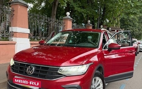Volkswagen Tiguan II, 2021 год, 3 290 000 рублей, 2 фотография