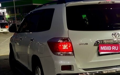 Toyota Highlander III, 2013 год, 2 000 000 рублей, 2 фотография