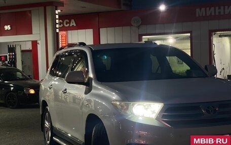 Toyota Highlander III, 2013 год, 2 000 000 рублей, 3 фотография