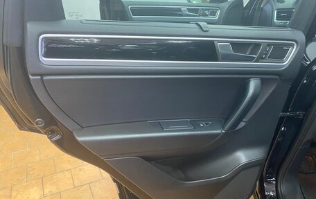 Volkswagen Touareg III, 2011 год, 1 850 000 рублей, 8 фотография