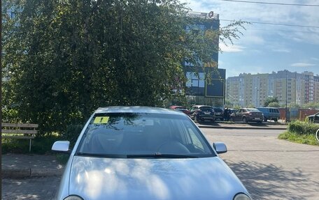 Volkswagen Polo IV рестайлинг, 2002 год, 235 000 рублей, 1 фотография