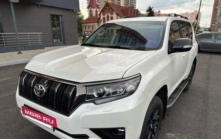 Toyota Land Cruiser Prado 150 рестайлинг 2, 2021 год, 7 200 000 рублей, 8 фотография