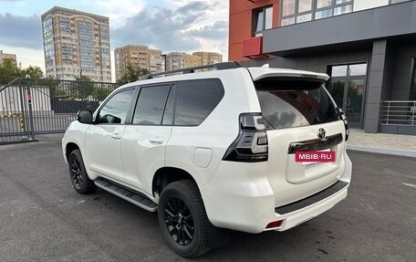 Toyota Land Cruiser Prado 150 рестайлинг 2, 2021 год, 7 200 000 рублей, 4 фотография