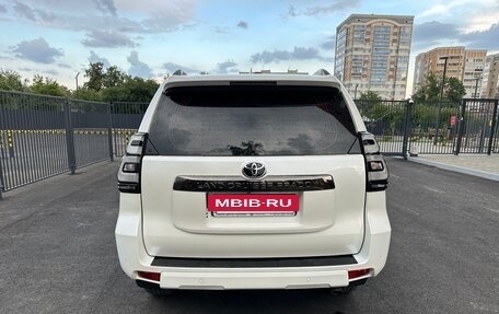 Toyota Land Cruiser Prado 150 рестайлинг 2, 2021 год, 7 200 000 рублей, 11 фотография
