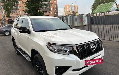 Toyota Land Cruiser Prado 150 рестайлинг 2, 2021 год, 7 200 000 рублей, 3 фотография