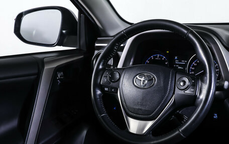 Toyota RAV4, 2018 год, 1 990 000 рублей, 13 фотография