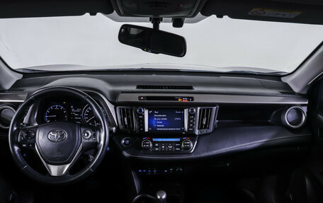 Toyota RAV4, 2018 год, 1 990 000 рублей, 15 фотография