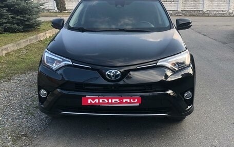 Toyota RAV4, 2018 год, 1 350 000 рублей, 2 фотография