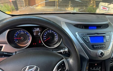 Hyundai Elantra V, 2012 год, 850 000 рублей, 10 фотография
