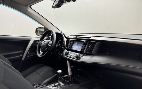 Toyota RAV4, 2017 год, 2 145 000 рублей, 12 фотография