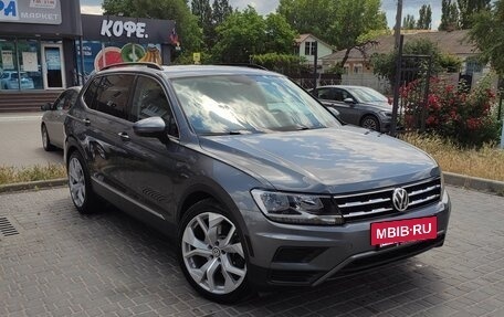 Volkswagen Tiguan II, 2020 год, 2 980 000 рублей, 2 фотография