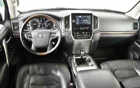 Toyota Land Cruiser 200, 2018 год, 6 620 900 рублей, 6 фотография