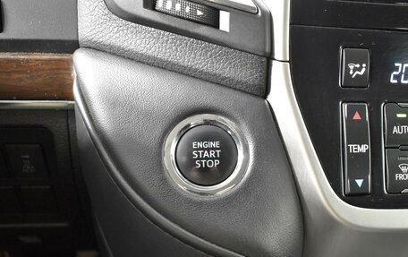 Toyota Land Cruiser 200, 2018 год, 6 620 900 рублей, 17 фотография