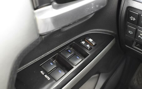 Toyota Land Cruiser 200, 2018 год, 6 620 900 рублей, 25 фотография