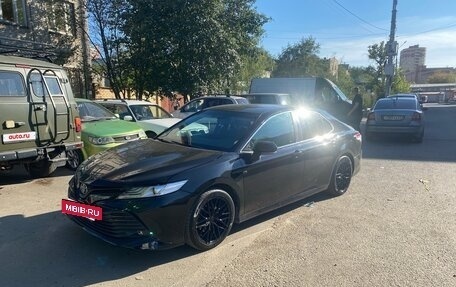 Toyota Camry, 2019 год, 1 650 000 рублей, 3 фотография