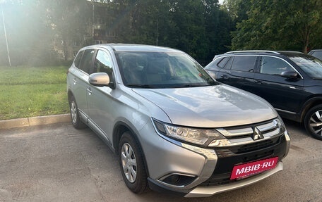 Mitsubishi Outlander III рестайлинг 3, 2017 год, 2 160 000 рублей, 2 фотография