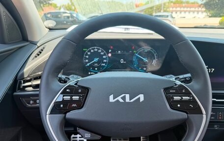 KIA Niro, 2023 год, 2 450 000 рублей, 13 фотография
