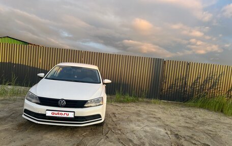 Volkswagen Jetta VI, 2015 год, 900 000 рублей, 2 фотография