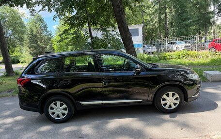 Mitsubishi Outlander III рестайлинг 3, 2021 год, 2 295 000 рублей, 13 фотография