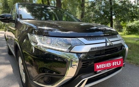 Mitsubishi Outlander III рестайлинг 3, 2021 год, 2 295 000 рублей, 12 фотография