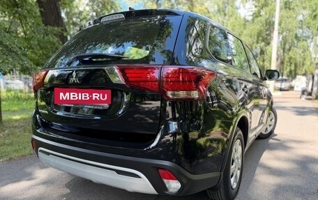 Mitsubishi Outlander III рестайлинг 3, 2021 год, 2 295 000 рублей, 2 фотография