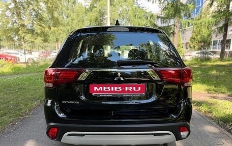 Mitsubishi Outlander III рестайлинг 3, 2021 год, 2 295 000 рублей, 8 фотография