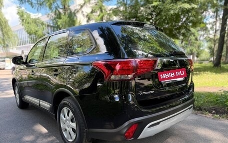 Mitsubishi Outlander III рестайлинг 3, 2021 год, 2 295 000 рублей, 3 фотография