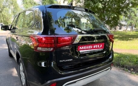 Mitsubishi Outlander III рестайлинг 3, 2021 год, 2 295 000 рублей, 5 фотография