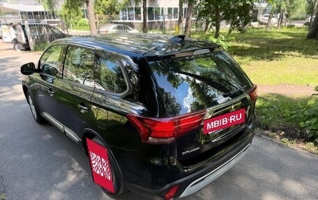 Mitsubishi Outlander III рестайлинг 3, 2021 год, 2 295 000 рублей, 7 фотография