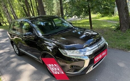 Mitsubishi Outlander III рестайлинг 3, 2021 год, 2 295 000 рублей, 9 фотография