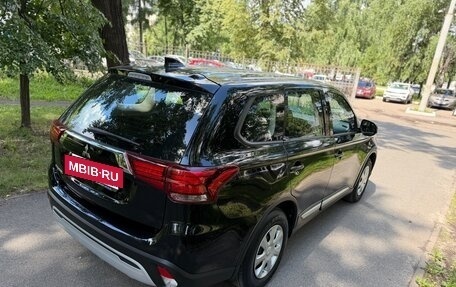 Mitsubishi Outlander III рестайлинг 3, 2021 год, 2 295 000 рублей, 10 фотография