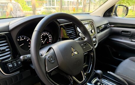 Mitsubishi Outlander III рестайлинг 3, 2021 год, 2 295 000 рублей, 26 фотография
