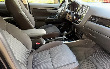 Mitsubishi Outlander III рестайлинг 3, 2021 год, 2 295 000 рублей, 21 фотография