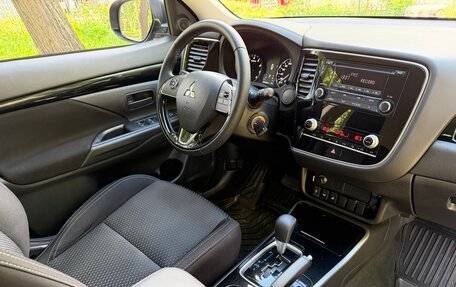 Mitsubishi Outlander III рестайлинг 3, 2021 год, 2 295 000 рублей, 22 фотография
