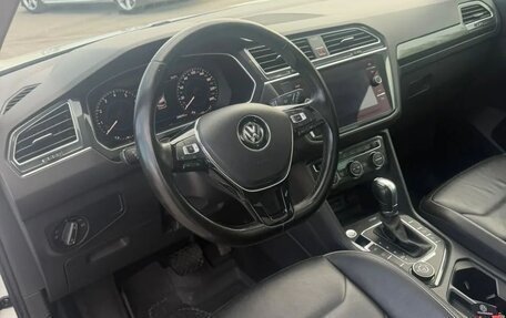 Volkswagen Tiguan II, 2018 год, 2 999 999 рублей, 12 фотография