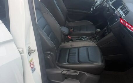 Volkswagen Tiguan II, 2018 год, 2 999 999 рублей, 13 фотография