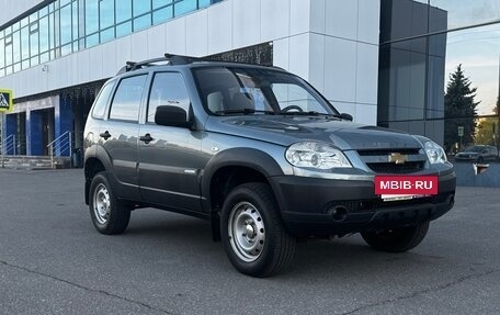 Chevrolet Niva I рестайлинг, 2015 год, 849 000 рублей, 2 фотография