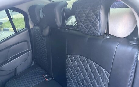 Renault Logan II, 2016 год, 800 000 рублей, 7 фотография