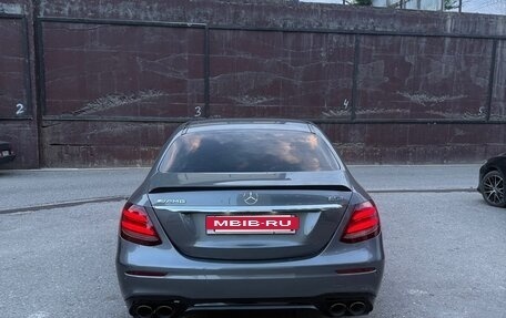 Mercedes-Benz E-Класс, 2018 год, 2 550 000 рублей, 3 фотография