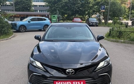 Toyota Camry, 2023 год, 3 650 000 рублей, 2 фотография