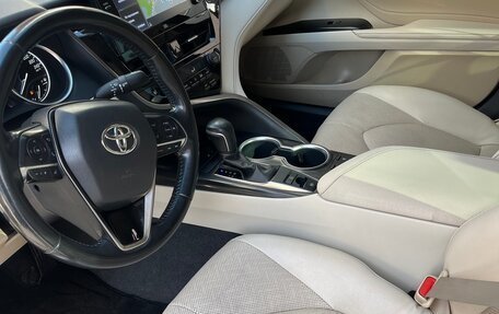 Toyota Camry, 2021 год, 2 950 000 рублей, 5 фотография